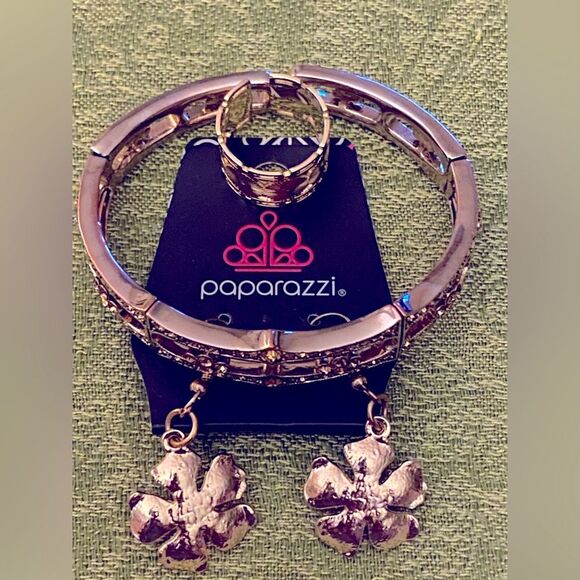 NWT Gold Tone Jewelry Trio- Rhinestone Bracelet,Adjustable Ring,Pierced Earrings - Picture 14 of 16